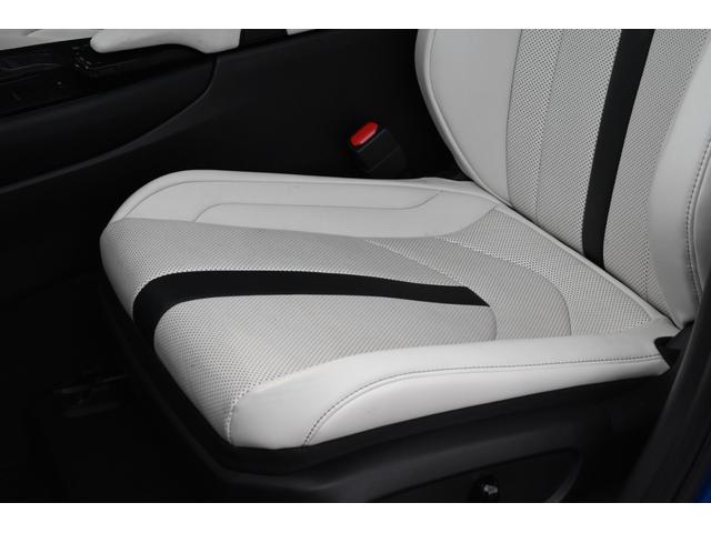 ＵＸ ＵＸ２５０ｈ　Ｆスポーツ　ユーザー買取　禁煙　白黒革　ナビ　フルセグＴＶ　パノラミックビュー　Ｂｌｕｅｔｏｏｔｈ　ＥＴＣ　前後ドライブレコーダー　シートヒーター　ステアリングヒーター　レーダークルーズ　ルーフラッピング　ＢＳＭ（50枚目）