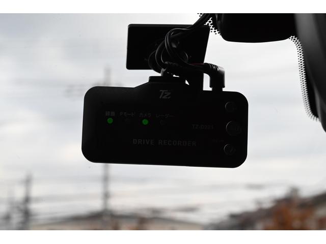 ＵＸ ＵＸ２５０ｈ　Ｆスポーツ　ユーザー買取　禁煙　白黒革　ナビ　フルセグＴＶ　パノラミックビュー　Ｂｌｕｅｔｏｏｔｈ　ＥＴＣ　前後ドライブレコーダー　シートヒーター　ステアリングヒーター　レーダークルーズ　ルーフラッピング　ＢＳＭ（62枚目）