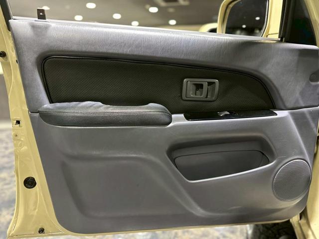 ハイラックスサーフ ＳＳＲ－Ｘ　ワイド　ＸＣスタイル　ＮＥＷペイント　点検交換整備済み　リフトアップ　１６インチＡＷ　ＢＦグッドリッチ　ＴＯＹＯＴＡグリル　レザー調シートカバー　ナビ　ＥＴＣ　ガラスコーティング（5枚目）