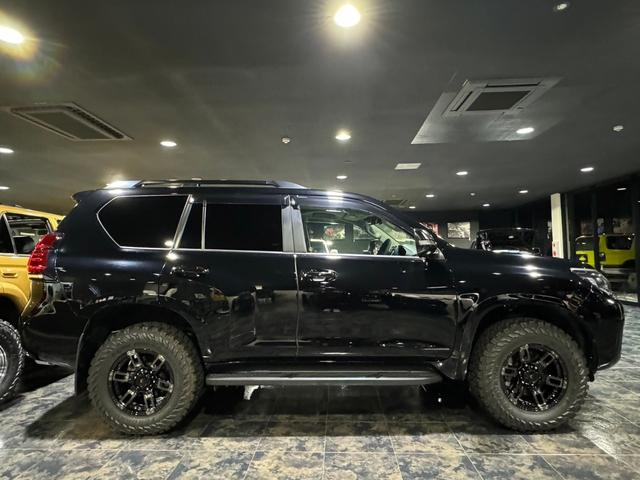 ランドクルーザープラド ＴＸ　Ｌパッケージ　マットブラックエディション　Ｍｃｌｉｍｂコンプリート　１７インチＡＷ　ジオランダー　リフトアップ　オーバーフェンダー　デュアルマフラー　サンルーフ　本革シート　シートクーラー　シートヒーター　ナビ　ＥＴＣ（22枚目）