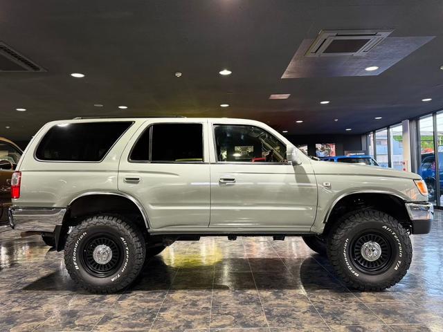 ハイラックスサーフ ＳＳＲ－Ｘ　４Ｒｕｎｎｅｒスタイル　ＮＥＷペイント　点検交換整備済み　リフトアップ　１６インチＡＷ　ＢＦグッドリッチ　ＴＯＹＯＴＡグリル　レトロキャメルシートカバー　ナビ　ＥＴＣ　ガラスコーティング（35枚目）