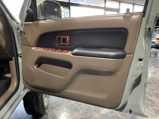 ハイラックスサーフ ＳＳＲ－Ｘ　４Ｒｕｎｎｅｒスタイル　ＮＥＷペイント　点検交換整備済み　リフトアップ　１６インチＡＷ　ＢＦグッドリッチ　ＴＯＹＯＴＡグリル　レトロキャメルシートカバー　ナビ　ＥＴＣ　ガラスコーティング（48枚目）