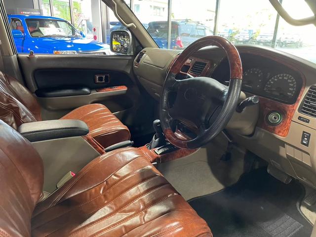 ハイラックスサーフ ＳＳＲ－Ｘ　４Ｒｕｎｎｅｒスタイル　ＮＥＷペイント　点検交換整備済み　リフトアップ　１６インチＡＷ　ＢＦグッドリッチ　ＴＯＹＯＴＡグリル　レトロキャメルシートカバー　ナビ　ＥＴＣ　ガラスコーティング（50枚目）