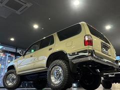 当店ではノーマル車を厳選仕入れし、新品パーツを使用し１からカスタムしております。内装もクリーニング、必要に応じてリペアも行なっております。 5
