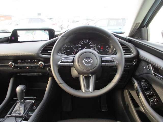 2.0 X プロアクティブ ツーリング セレクション 試乗車(4枚目)