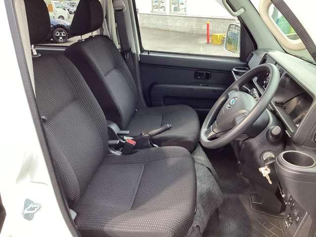 ハイゼットカーゴ ６６０　クルーズターボ　ＳＡＩＩＩ　ハイルーフ　４ＷＤ　衝突被害軽減ブレーキ　２ＤＩＮオーディオ　マニ（12枚目）