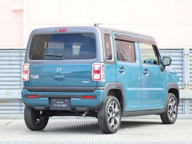 エクステリアは、塊感のあるボディサイドとそれに対比させる伸びやかなキャビンや、ショートオーバーハング等により、存在感のあるプロポーションを実現しました。