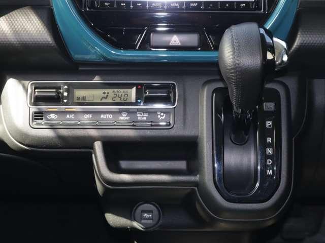 フルオートエアコンなので温度を設定するだけで、吹出口・風量を自動的に調整してくれますので、快適にお過ごし頂けます。