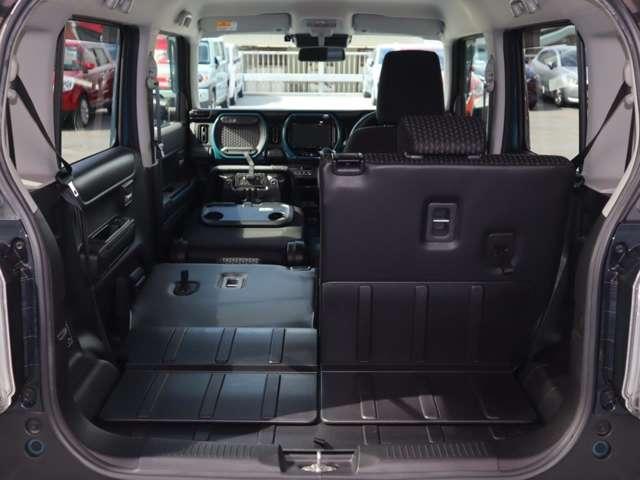 リアシートは左右独立で可倒出来ますのでご使用状況に合わせて使い分けが可能です☆