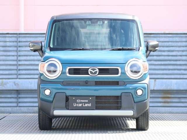 外観はボンネットを高くして重厚さを増したフロントフェイス、ボディ同色で存在感を増したピラーにより、力強さ・頑強さを表現。