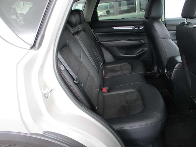 �G���⑫���ɂ�Ƃ�̃X�y�[�X���m�ۂ��������V�[�g�B�T���̉��o�̍ۂɂ��A�������Ƃ����p���ŉ��K�ɂ��߂��������܂��I