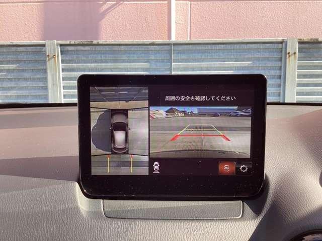 �ԗ��̑O�㍶�E�ɂ���S�̃J�������������邱�ƂŁA�܂�ł����g�̃N���}���󂩂猩�Ă���悤�Ș��Ղł̉f�����f���o���Ă���܂��B�o�b�N�����������̂��ƁA�O�i���Ɏ��E�̈��������_�ł����ɗ����܂��ˁB