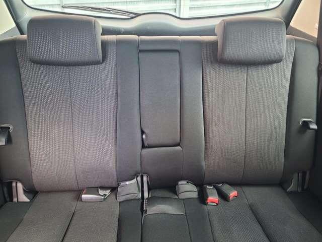 �R��ڃV�[�g����������ƒ������Ă���������悤�ȃX�y�[�X���m�ۂ��Ă���܂��B