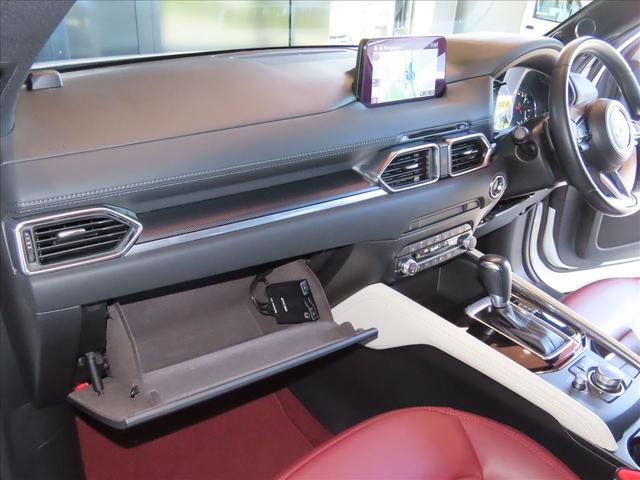 ＣＸ－５ ＸＤ　１００ＴＨ　マツダ１００周年記念モデル・３６０°ビューカメラ・ＢＯＳＥ・電動リアゲート・Ａｎｄｒｏｉｄ　Ａｕｔｏ／Ｃａｒ　Ｐｌａｙ・電動サンルーフ・ＣＤ／ＤＶＤ／フルセグＴＶ・ナッパレザーシート（レッド）（28枚目）