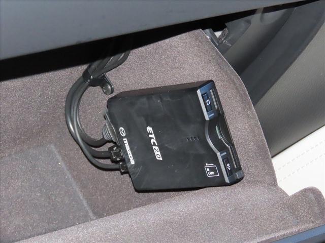 ＣＸ－５ ＸＤ　１００ＴＨ　マツダ１００周年記念モデル・３６０°ビューカメラ・ＢＯＳＥ・電動リアゲート・Ａｎｄｒｏｉｄ　Ａｕｔｏ／Ｃａｒ　Ｐｌａｙ・電動サンルーフ・ＣＤ／ＤＶＤ／フルセグＴＶ・ナッパレザーシート（レッド）（29枚目）