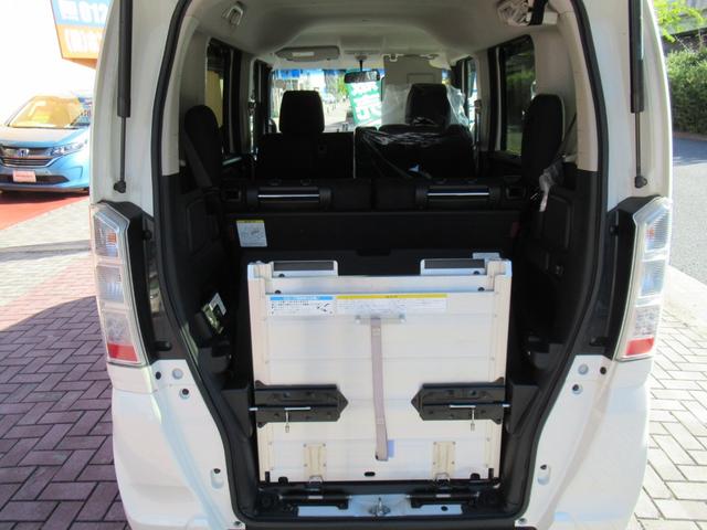 Ｎ－ＢＯＸ＋ Ｇ・Ｌパッケージ　車いす仕様車　福祉車両　スロープ付　ウィンチリモコン付　禁煙車　左側パワースライドドア　バックカメラ　ＥＴＣ　スマートキー２個　２列目窓カーテン　ワンセグ　ＣＤ　ＵＳＢ　ステアリングスイッチ　横滑り防止　エコモード（16枚目）