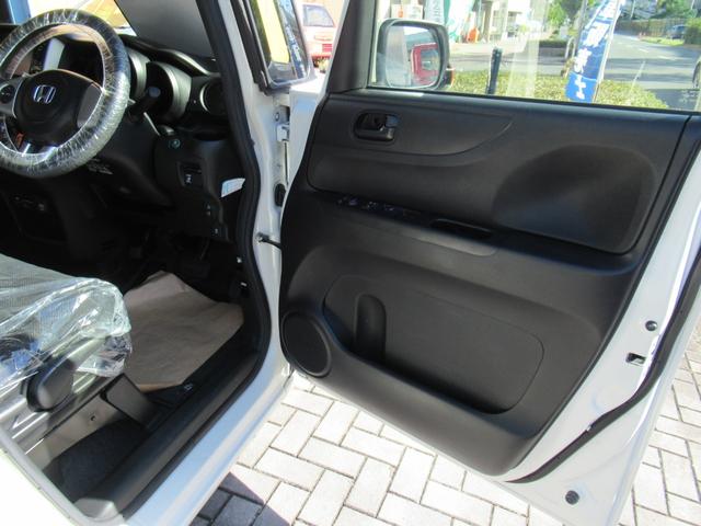 Ｎ－ＢＯＸ＋ Ｇ・Ｌパッケージ　車いす仕様車　福祉車両　スロープ付　ウィンチリモコン付　禁煙車　左側パワースライドドア　バックカメラ　ＥＴＣ　スマートキー２個　２列目窓カーテン　ワンセグ　ＣＤ　ＵＳＢ　ステアリングスイッチ　横滑り防止　エコモード（24枚目）