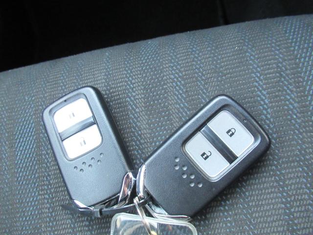 シャトル ハイブリッド ホンダセンシング メモリーナビ ホンダセンシング 追突軽減ブレーキ トノカバー 禁煙車 バックカメラ レーンキープアシスト アダプティブクルーズ ETC BT音楽 スマートキー2個 横滑り防止(7枚目)