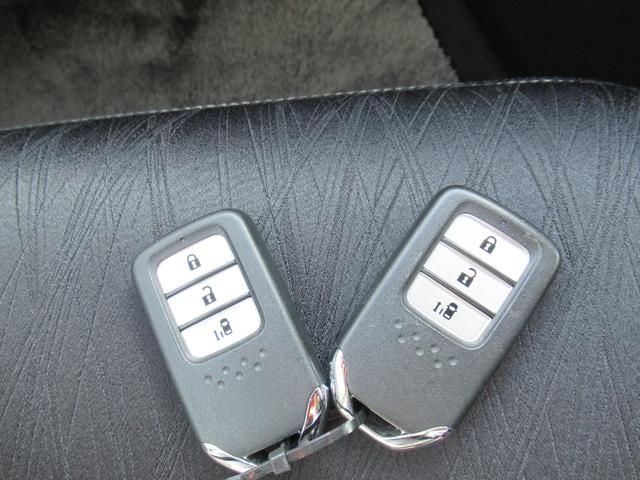 オデッセイ アブソルート　２列目プレミアムクレードルシート　左側パワースライドドア　追突被害軽減ブレーキ　禁煙車　オートＬＥＤヘッドライト　純正インターナビ　サイドエアバッグ　スマートキー２個　前方ドラレコ　バックＣ　ＥＴＣ（6枚目）