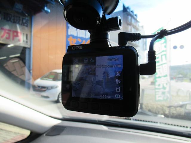 オデッセイ アブソルート　２列目プレミアムクレードルシート　左側パワースライドドア　追突被害軽減ブレーキ　禁煙車　オートＬＥＤヘッドライト　純正インターナビ　サイドエアバッグ　スマートキー２個　前方ドラレコ　バックＣ　ＥＴＣ（8枚目）