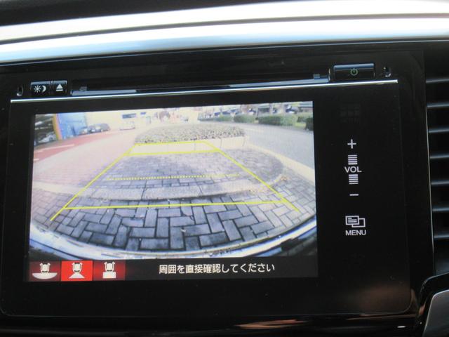 オデッセイ アブソルート　２列目プレミアムクレードルシート　左側パワースライドドア　追突被害軽減ブレーキ　禁煙車　オートＬＥＤヘッドライト　純正インターナビ　サイドエアバッグ　スマートキー２個　前方ドラレコ　バックＣ　ＥＴＣ（12枚目）