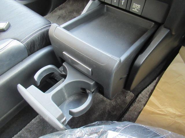 オデッセイ アブソルート　２列目プレミアムクレードルシート　左側パワースライドドア　追突被害軽減ブレーキ　禁煙車　オートＬＥＤヘッドライト　純正インターナビ　サイドエアバッグ　スマートキー２個　前方ドラレコ　バックＣ　ＥＴＣ（20枚目）