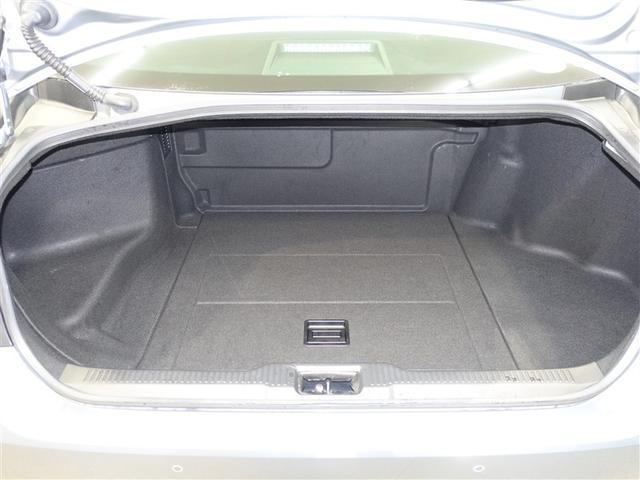 クラウンハイブリッド Ｓ　革シート　フルセグ　メモリーナビ　ＤＶＤ再生　ミュージックプレイヤー接続可　バックカメラ　衝突被害軽減システム　ＥＴＣ　ドラレコ　ＬＥＤヘッドランプ（30枚目）