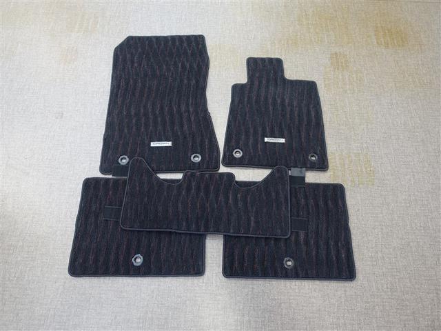 クラウンハイブリッド Ｓ　革シート　フルセグ　メモリーナビ　ＤＶＤ再生　ミュージックプレイヤー接続可　バックカメラ　衝突被害軽減システム　ＥＴＣ　ドラレコ　ＬＥＤヘッドランプ（38枚目）