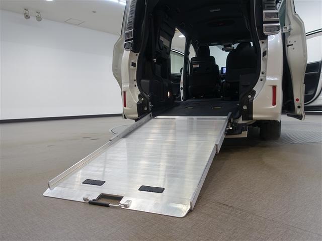 ヴォクシー ＺＳ　ウェルキャブ　福祉車両　フルセグ　メモリーナビ　ＤＶＤ再生　ミュージックプレイヤー接続可　バックカメラ　衝突被害軽減システム　ＥＴＣ　両側電動スライド　ＬＥＤヘッドランプ　ウオークスルー　乗車定員７人　３列シート（28枚目）