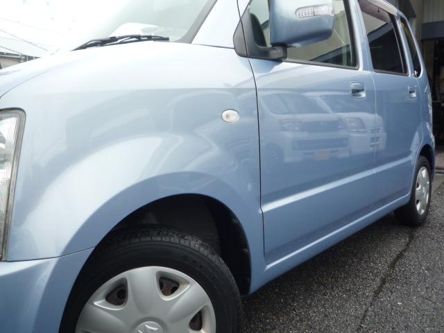 ワゴンＲ ＦＸ　キーレスエントリー＋Ｏ／Ｄ付き４速コラムオートマ＋電格付ドアミラー＋タイミングチェーン式＋ブルーブラックツートーン＋走行５万９千キロ台＋内外装クリーニングバフポリッシャー仕上げ（5枚目）