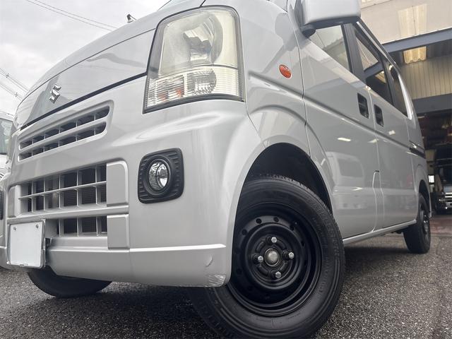 エブリイ ジョインターボ 5速マニュアル車 ハイルーフ ETC 電格ミラー フォグランプ 全席パワーウインド リア分割シート マットブラックホイール リアヒーター付 カーボンピラー プライバシーガラス CDステレオ(4枚目)