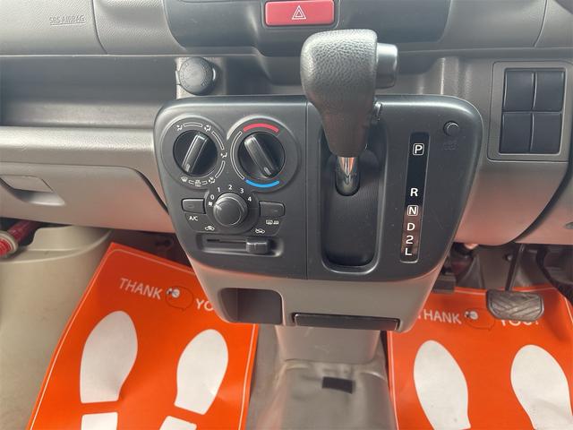 エブリイ PCリミテッド 4AT パートタイム4WD キーレス パワーウィンドウ 電動格納ミラー プライバシーガラス ABS CDステレオ ベンチシート フルフラット(68枚目)