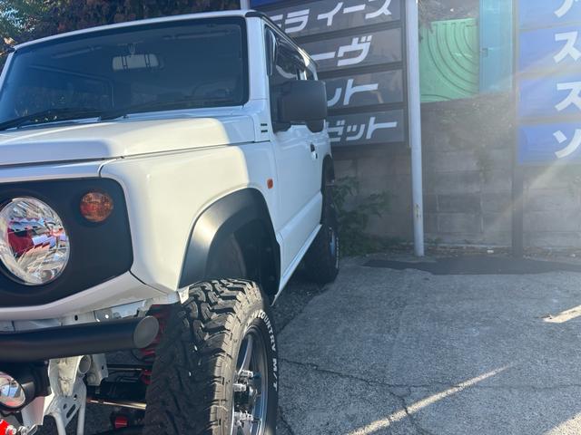 ジムニー ＸＧ　ワンオーナー・ターボ・ガレージ保管車・４ＷＤ・５ＭＴ・禁煙車・リフトアップ・外品マフラー・外品ホイル・ナビ・ＴＶ・Ｂｌｕｅｔｏｏｔｈオーディオ機能・シートカバー（11枚目）