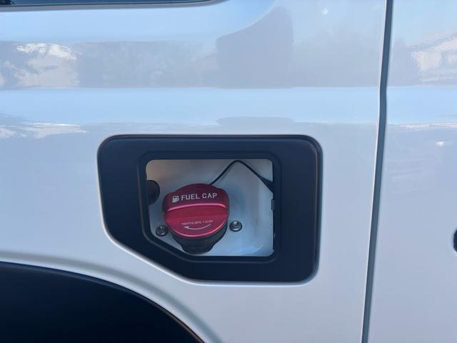 ジムニー ＸＧ　ワンオーナー・ターボ・ガレージ保管車・４ＷＤ・５ＭＴ・禁煙車・リフトアップ・外品マフラー・外品ホイル・ナビ・ＴＶ・Ｂｌｕｅｔｏｏｔｈオーディオ機能・シートカバー（19枚目）