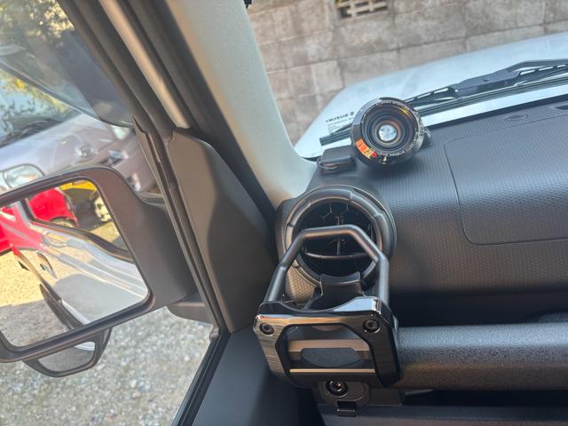 ジムニー ＸＧ　ワンオーナー・ターボ・ガレージ保管車・４ＷＤ・５ＭＴ・禁煙車・リフトアップ・外品マフラー・外品ホイル・ナビ・ＴＶ・Ｂｌｕｅｔｏｏｔｈオーディオ機能・シートカバー（51枚目）