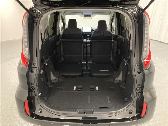 シエンタ Ｚ　ＤＶＤ再生　ミュージックプレイヤー接続可　後席モニター　バックカメラ　衝突被害軽減システム　ＥＴＣ　両側電動スライド　ＬＥＤヘッドランプ　ウオークスルー　乗車定員７人　３列シート　ワンオーナー（9枚目）