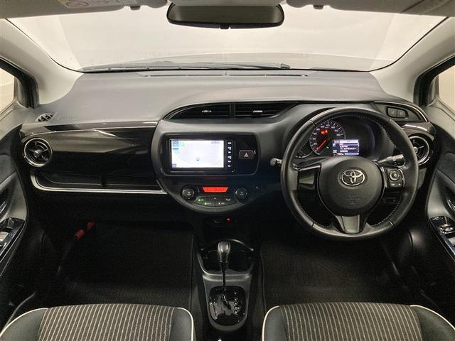 ヴィッツ ジュエラ　フルセグ　メモリーナビ　ＤＶＤ再生　ミュージックプレイヤー接続可　衝突被害軽減システム　ＥＴＣ　ＬＥＤヘッドランプ　ワンオーナー　アイドリングストップ（3枚目）