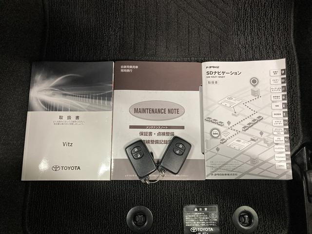 ヴィッツ ジュエラ　フルセグ　メモリーナビ　ＤＶＤ再生　ミュージックプレイヤー接続可　衝突被害軽減システム　ＥＴＣ　ＬＥＤヘッドランプ　ワンオーナー　アイドリングストップ（27枚目）