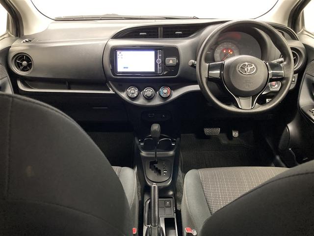 ヴィッツ Ｆ　フルセグ　メモリーナビ　ＤＶＤ再生　ミュージックプレイヤー接続可　バックカメラ　衝突被害軽減システム　ＥＴＣ（3枚目）