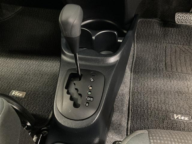ヴィッツ Ｆ　フルセグ　メモリーナビ　ＤＶＤ再生　ミュージックプレイヤー接続可　バックカメラ　衝突被害軽減システム　ＥＴＣ（22枚目）