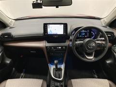 シンプルながら機能性あふれる運転席周りです。使いやすいスイッチ類の配置によりとても運転しやすいですよ。 2