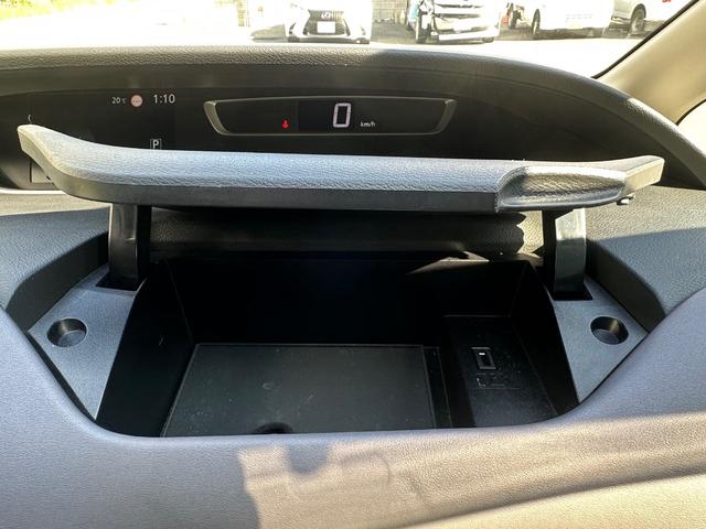 セレナ ハイウェイスターＶ　大画面ナビ　　ＴＶ　プロパイロット　バックカメラ　全周囲カメラ　インテリジェントルームミラー　両側ハンズフリーオートスライドドア　　ＬＥＤヘッド（27枚目）