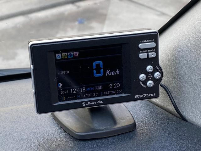 ＧＬ　４ＷＤ　純正ＨＤＤナビ　フルセグＴＶ　ＡＬＰＩＮＥモニター３ケ　Ｂカメラ　ＥＴＣ　ステアリモコン　パワースライド　スマートキー　ＬＥＤヘッドライト　ＡＣ１００Ｖ　Ｆスポイラー　ルーフスポイラー(23枚目)