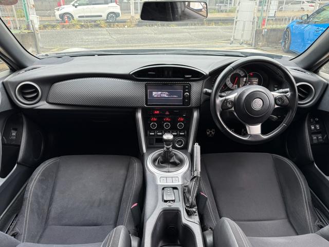 ８６ ＧＴ　ＴＥＩＮ車高調　純正ブレンボブレーキ　純正ＳＤナビ　フルセグＴＶ　Ｂカメラ　ＥＴＣ　ステアリモコン　スマートキー　クルーズコントロール　ＬＥＤヘッドライト　ＬＥＤフォグ　純正１７アルミ（2枚目）