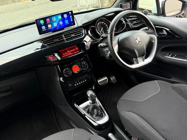 ＤＳ３ シック　ＤＳ　ＬＥＤビジョンパッケージ　アクティブシティブレーキ　クルーズコントロール　バックソナー　ポータブルディスプレィオーディオ　ＥＴＣ　　ドラレコ　ＧＰＳレーダー　オーディオリモコン　キセノン　純正アルミ　キーレス（4枚目）