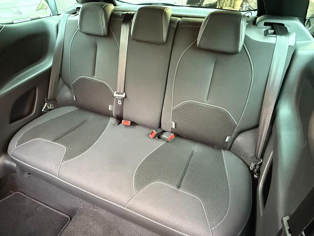 ＤＳ３ シック　ＤＳ　ＬＥＤビジョンパッケージ　アクティブシティブレーキ　クルーズコントロール　バックソナー　ポータブルディスプレィオーディオ　ＥＴＣ　　ドラレコ　ＧＰＳレーダー　オーディオリモコン　キセノン　純正アルミ　キーレス（9枚目）