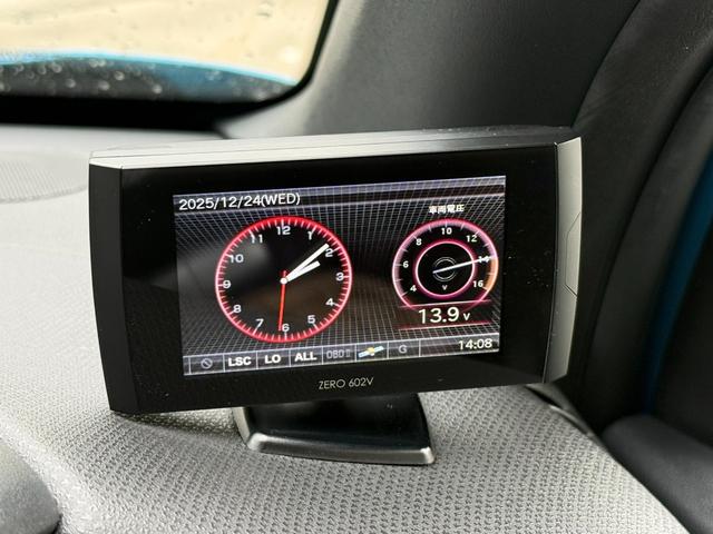 ＤＳ３ シック　ＤＳ　ＬＥＤビジョンパッケージ　アクティブシティブレーキ　クルーズコントロール　バックソナー　ポータブルディスプレィオーディオ　ＥＴＣ　　ドラレコ　ＧＰＳレーダー　オーディオリモコン　キセノン　純正アルミ　キーレス（15枚目）