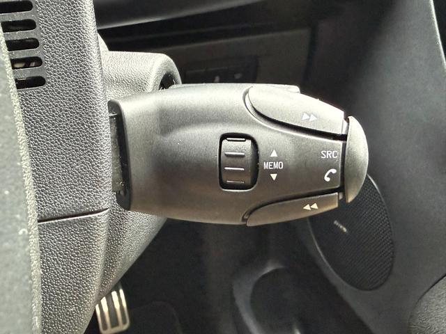 ＤＳ３ シック　ＤＳ　ＬＥＤビジョンパッケージ　アクティブシティブレーキ　クルーズコントロール　バックソナー　ポータブルディスプレィオーディオ　ＥＴＣ　　ドラレコ　ＧＰＳレーダー　オーディオリモコン　キセノン　純正アルミ　キーレス（16枚目）