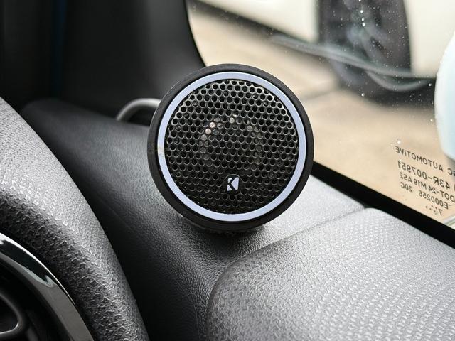 ＤＳ３ シック　ＤＳ　ＬＥＤビジョンパッケージ　アクティブシティブレーキ　クルーズコントロール　バックソナー　ポータブルディスプレィオーディオ　ＥＴＣ　　ドラレコ　ＧＰＳレーダー　オーディオリモコン　キセノン　純正アルミ　キーレス（17枚目）