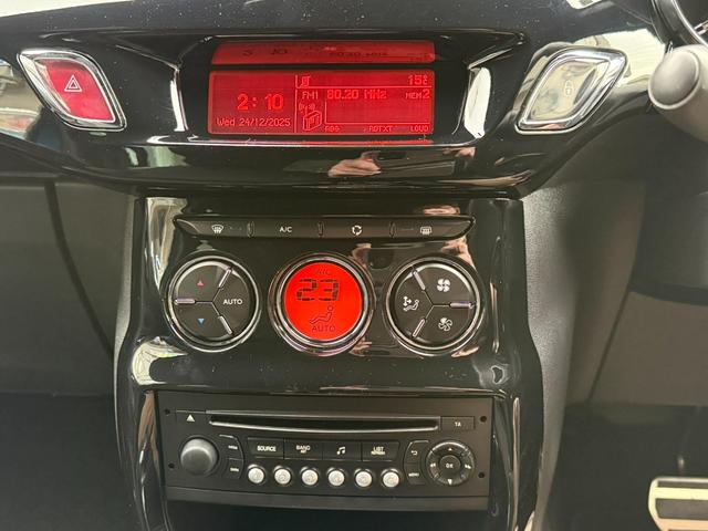 ＤＳ３ シック　ＤＳ　ＬＥＤビジョンパッケージ　アクティブシティブレーキ　クルーズコントロール　バックソナー　ポータブルディスプレィオーディオ　ＥＴＣ　　ドラレコ　ＧＰＳレーダー　オーディオリモコン　キセノン　純正アルミ　キーレス（19枚目）